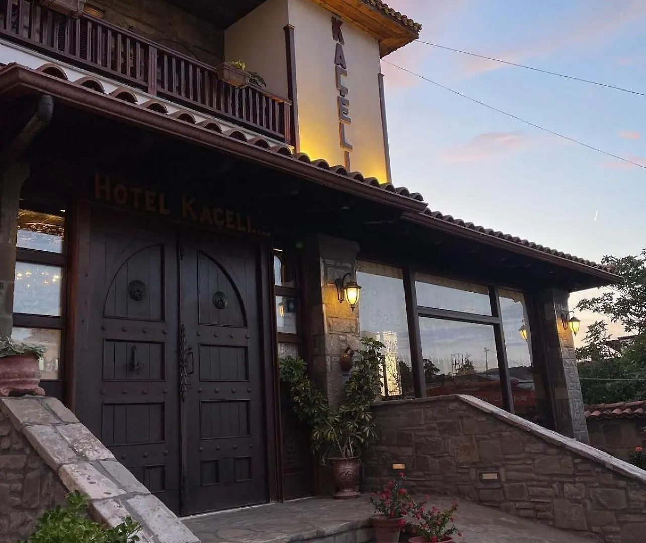 Hotel Kaceli 베라트